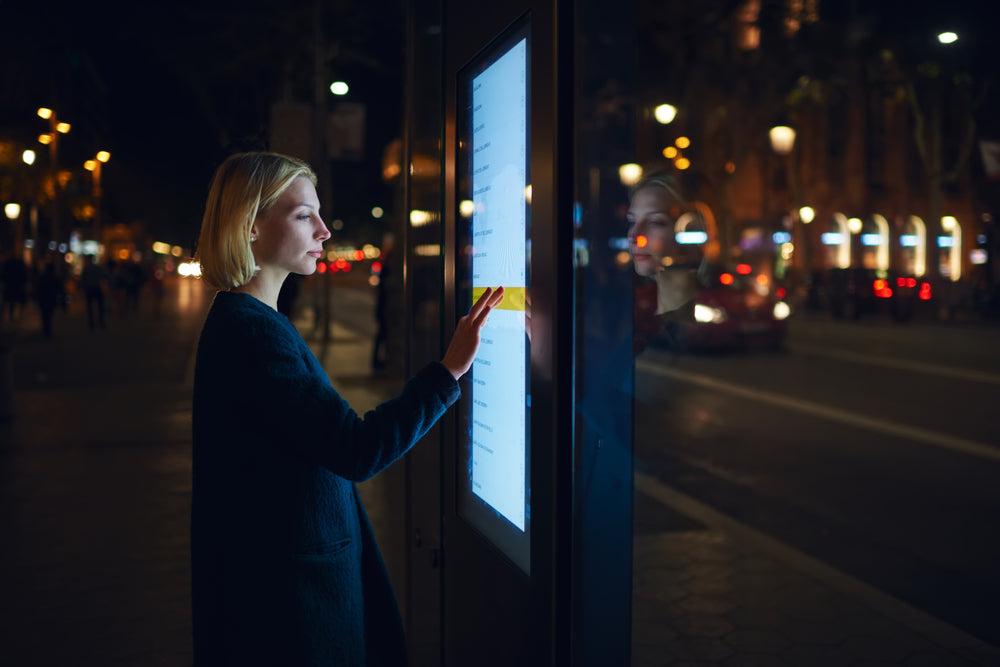 AMOLED VS LCD in Outdoor